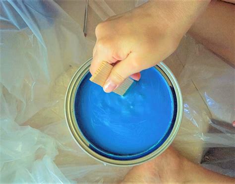 How to Thin Out Latex Paint: A Brush with Creativity and Chemistry